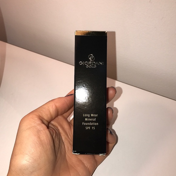 โผ๏ธLAST ONE!!โณGG Long Wear Mineral Foundation ๏ฉ๏ผ - Picture 4 of 8